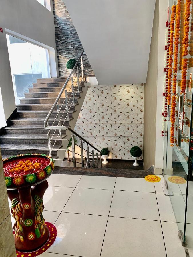 Amora Rooms Dwarka Нью-Дели Экстерьер фото
