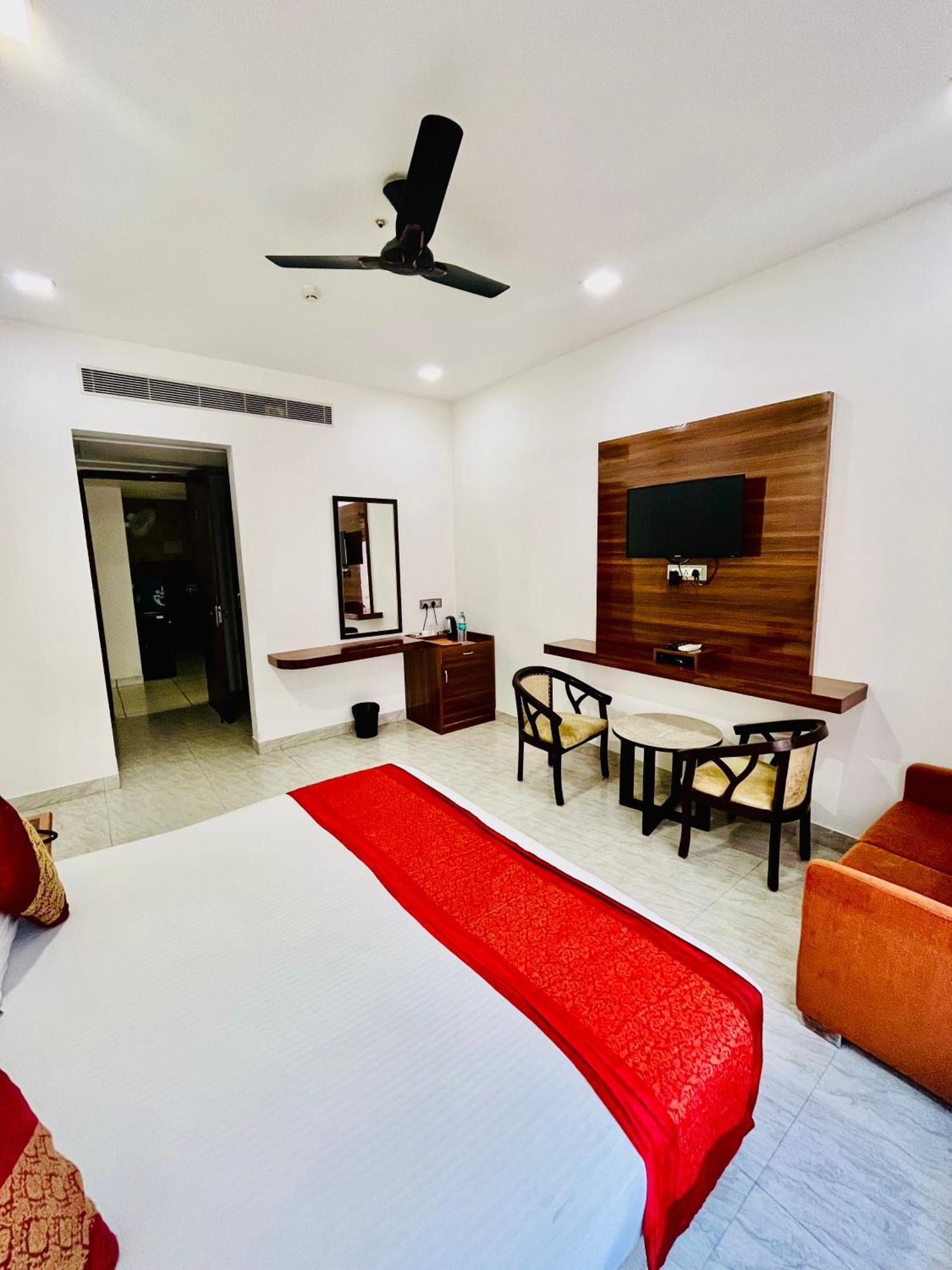 Amora Rooms Dwarka Нью-Дели Экстерьер фото