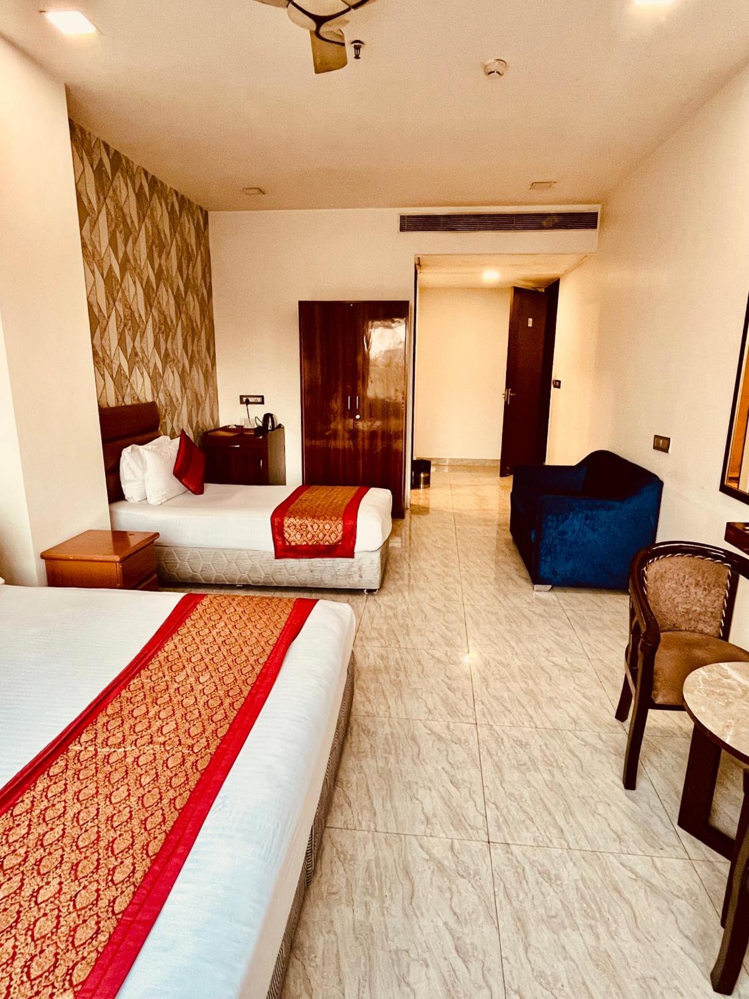 Amora Rooms Dwarka Нью-Дели Экстерьер фото