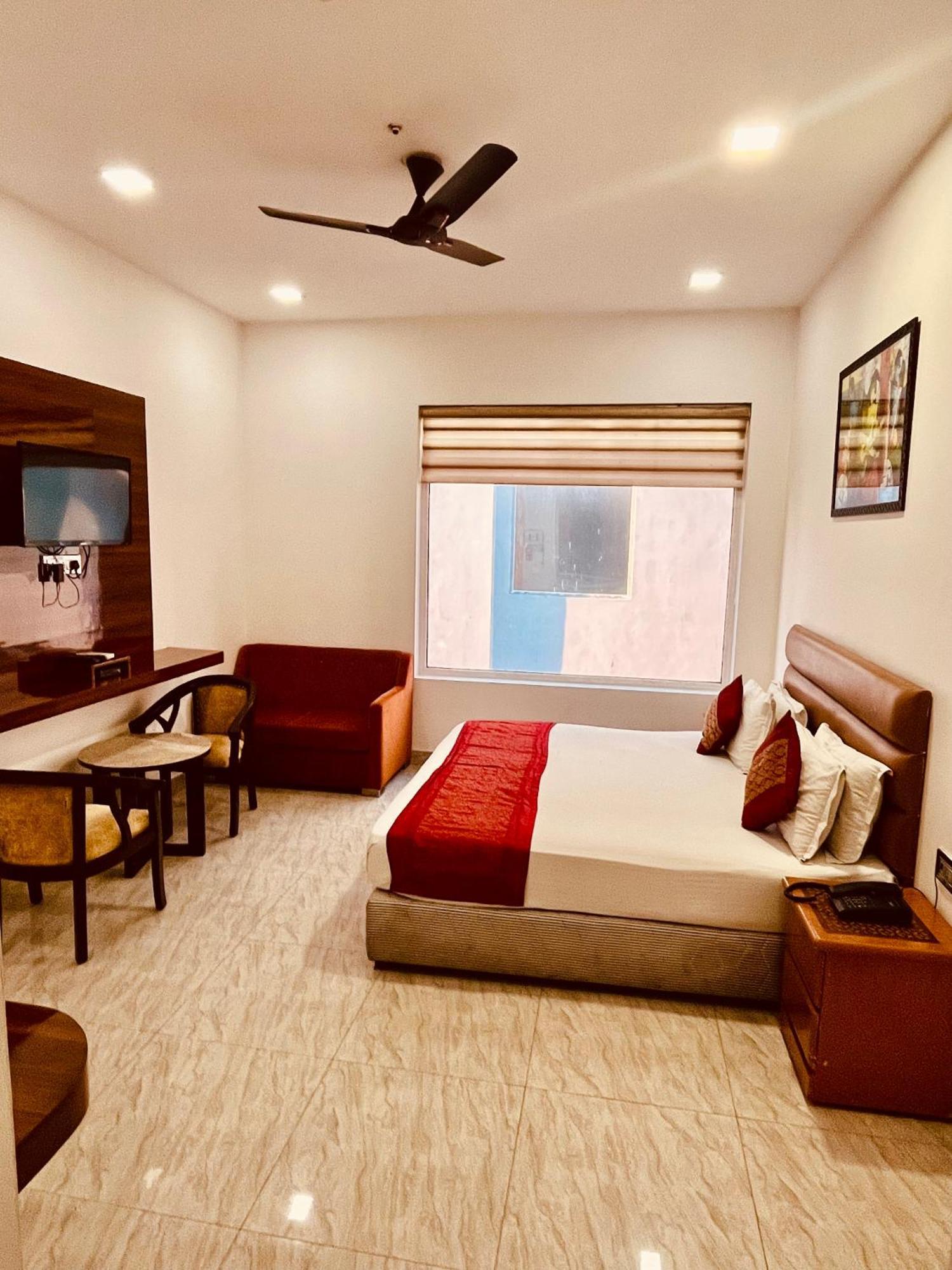Amora Rooms Dwarka Нью-Дели Экстерьер фото