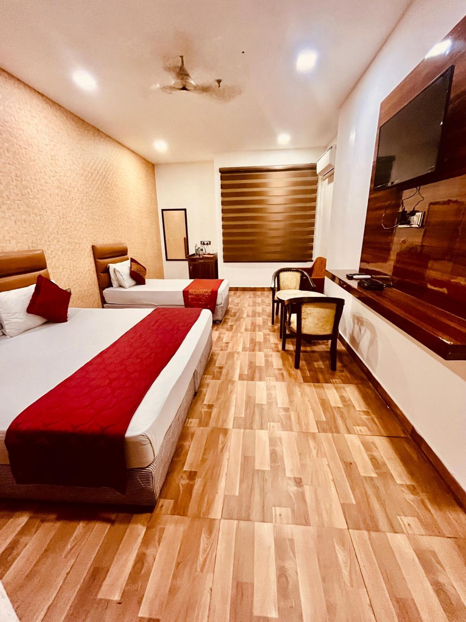 Amora Rooms Dwarka Нью-Дели Экстерьер фото