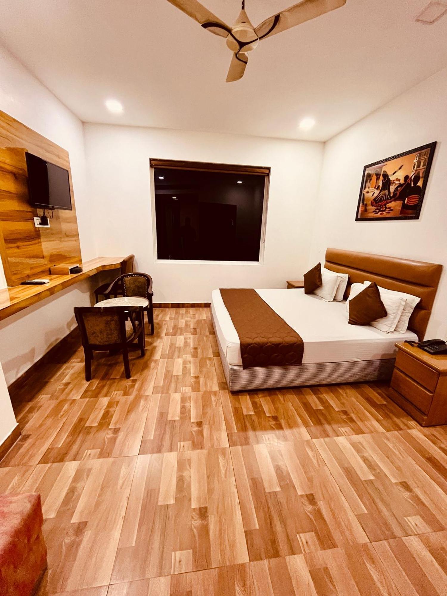 Amora Rooms Dwarka Нью-Дели Экстерьер фото