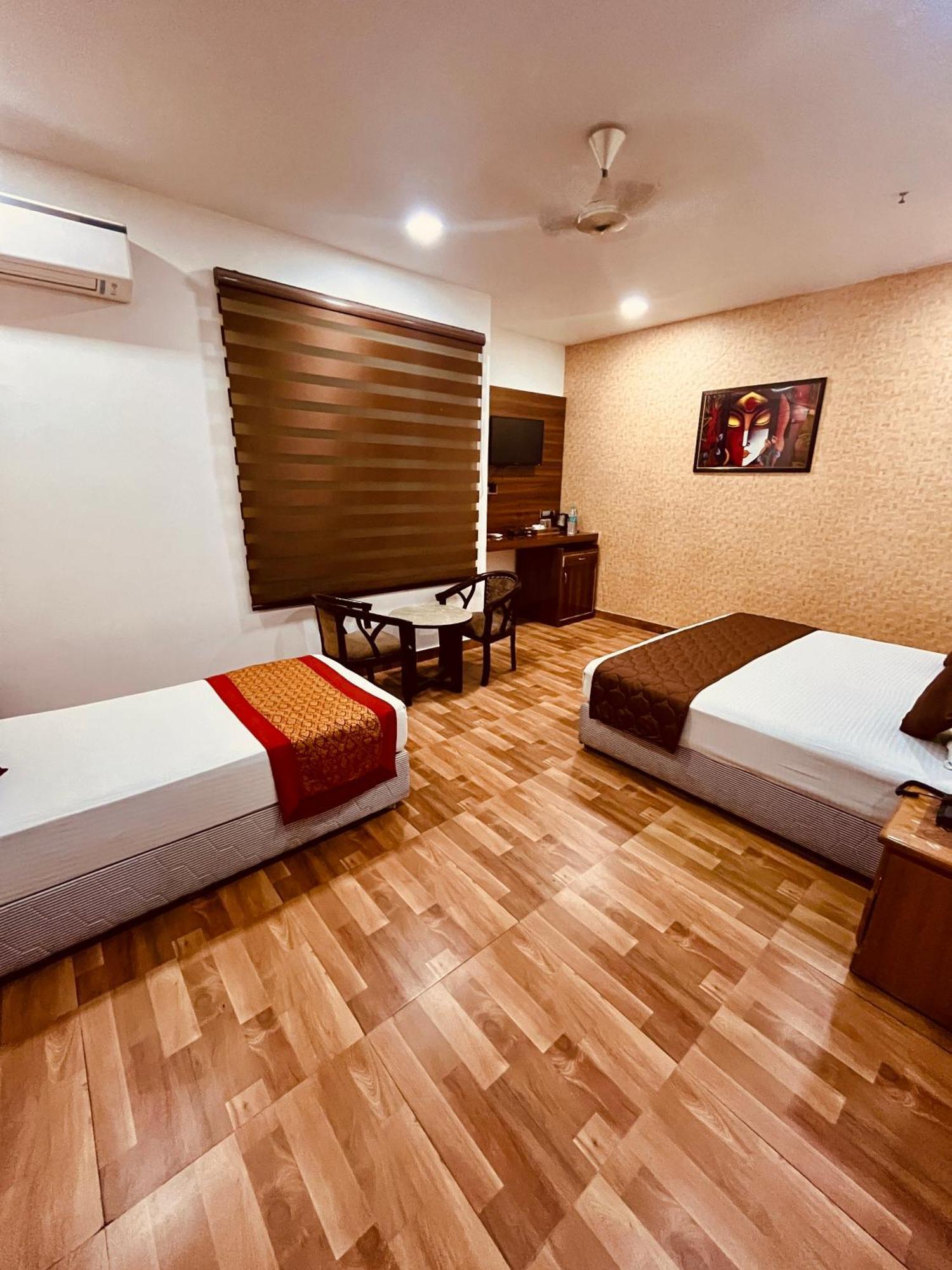 Amora Rooms Dwarka Нью-Дели Экстерьер фото