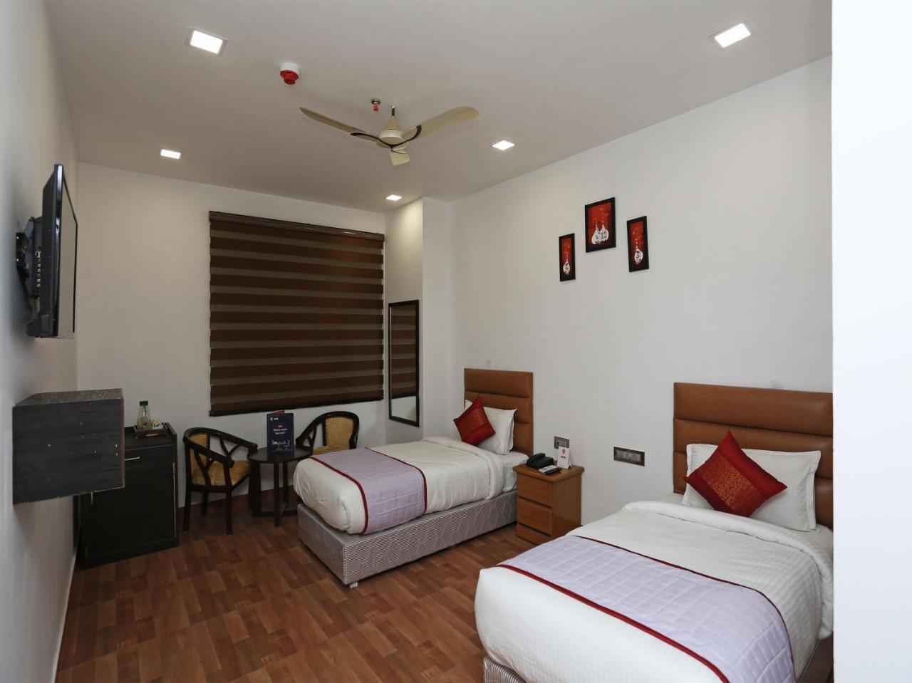 Amora Rooms Dwarka Нью-Дели Экстерьер фото