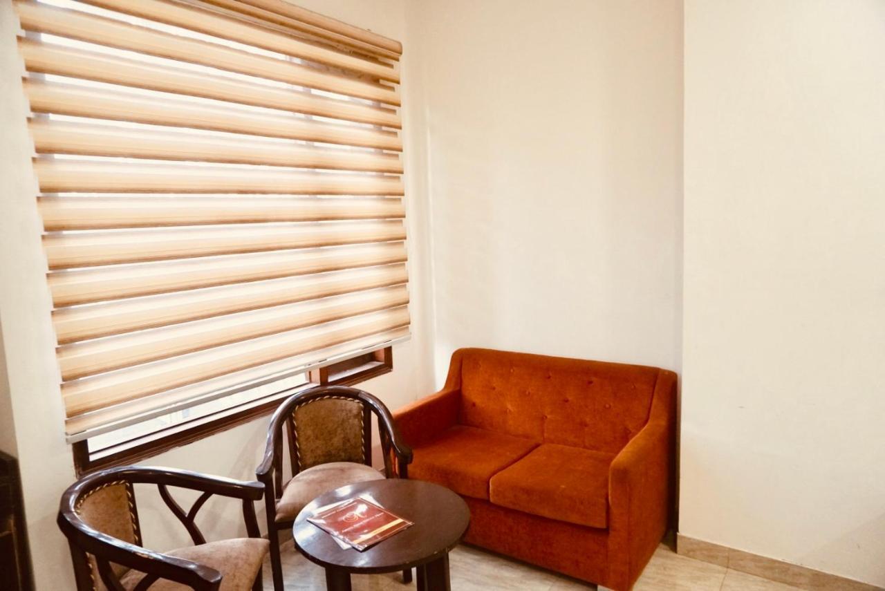Amora Rooms Dwarka Нью-Дели Экстерьер фото