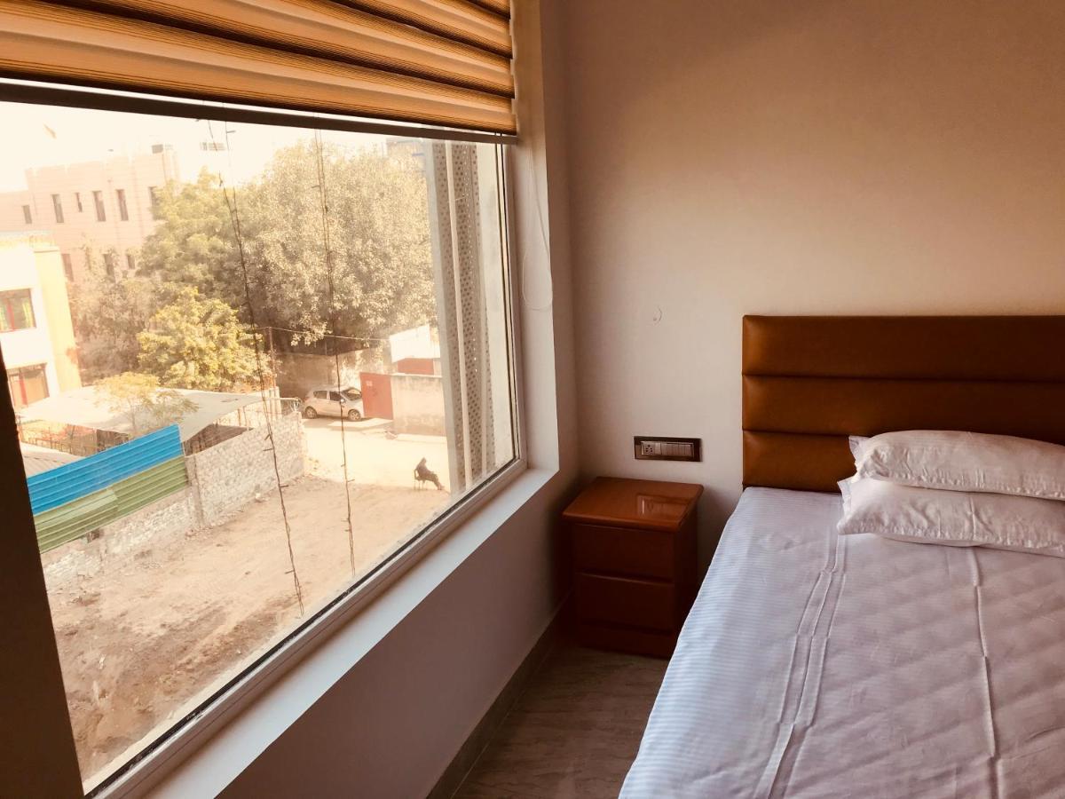 Amora Rooms Dwarka Нью-Дели Экстерьер фото